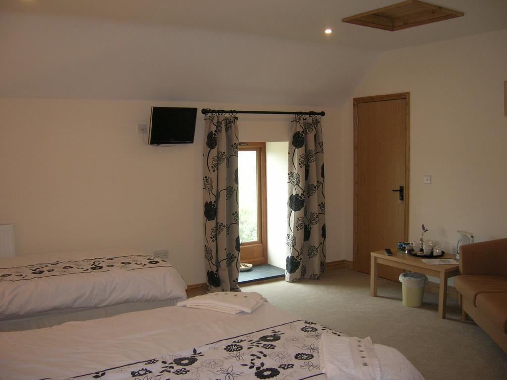 Bed and Breakfast Polhilsa Farm Callington Habitación foto