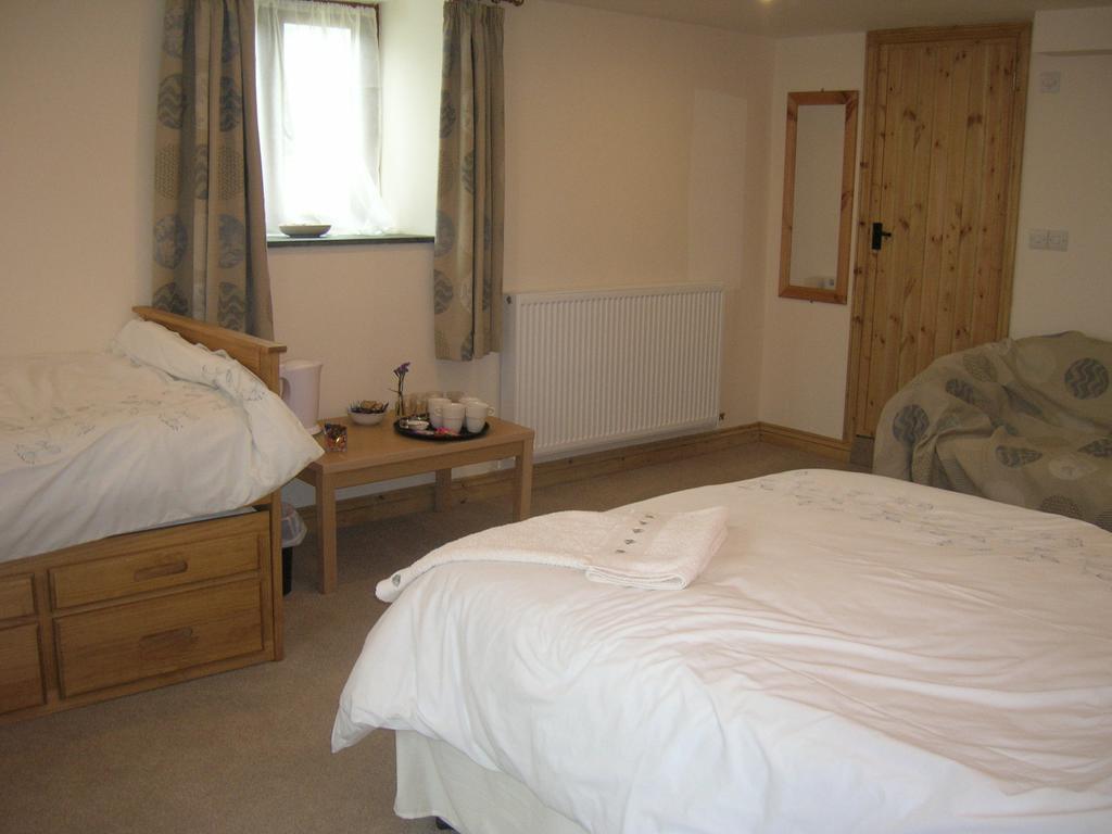 Bed and Breakfast Polhilsa Farm Callington Habitación foto