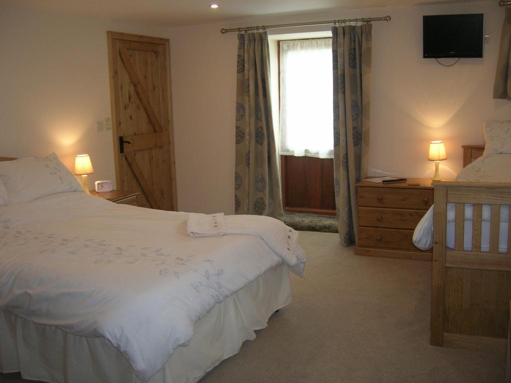 Bed and Breakfast Polhilsa Farm Callington Habitación foto